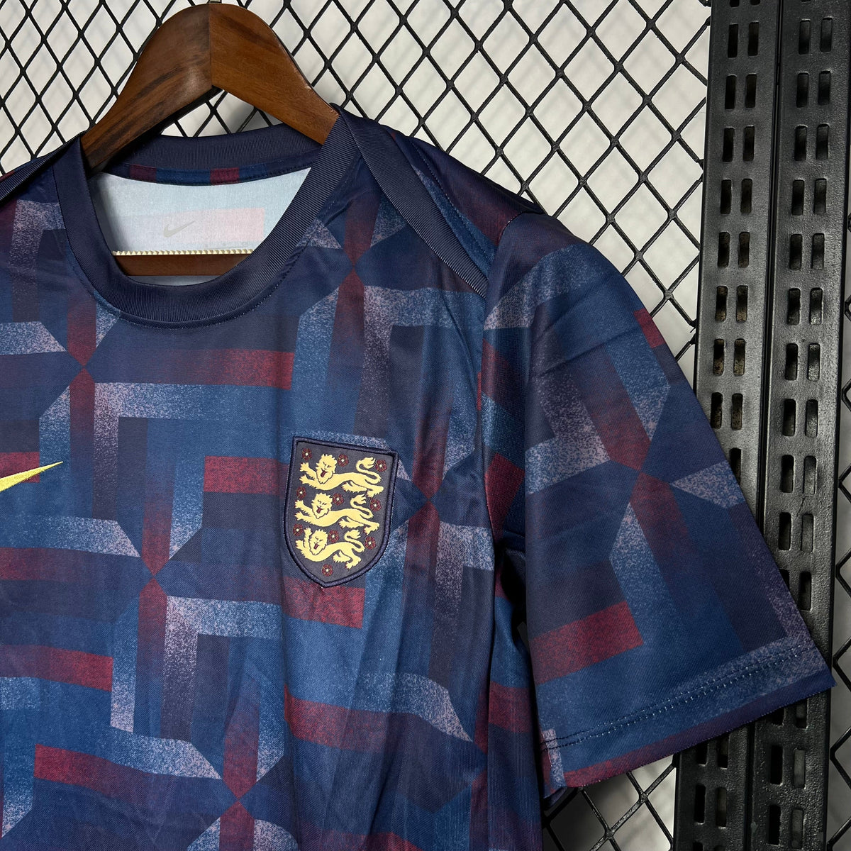 Camisa Inglaterra Pré-Jogo 24/25 - Torcedor Masculina Lançamento