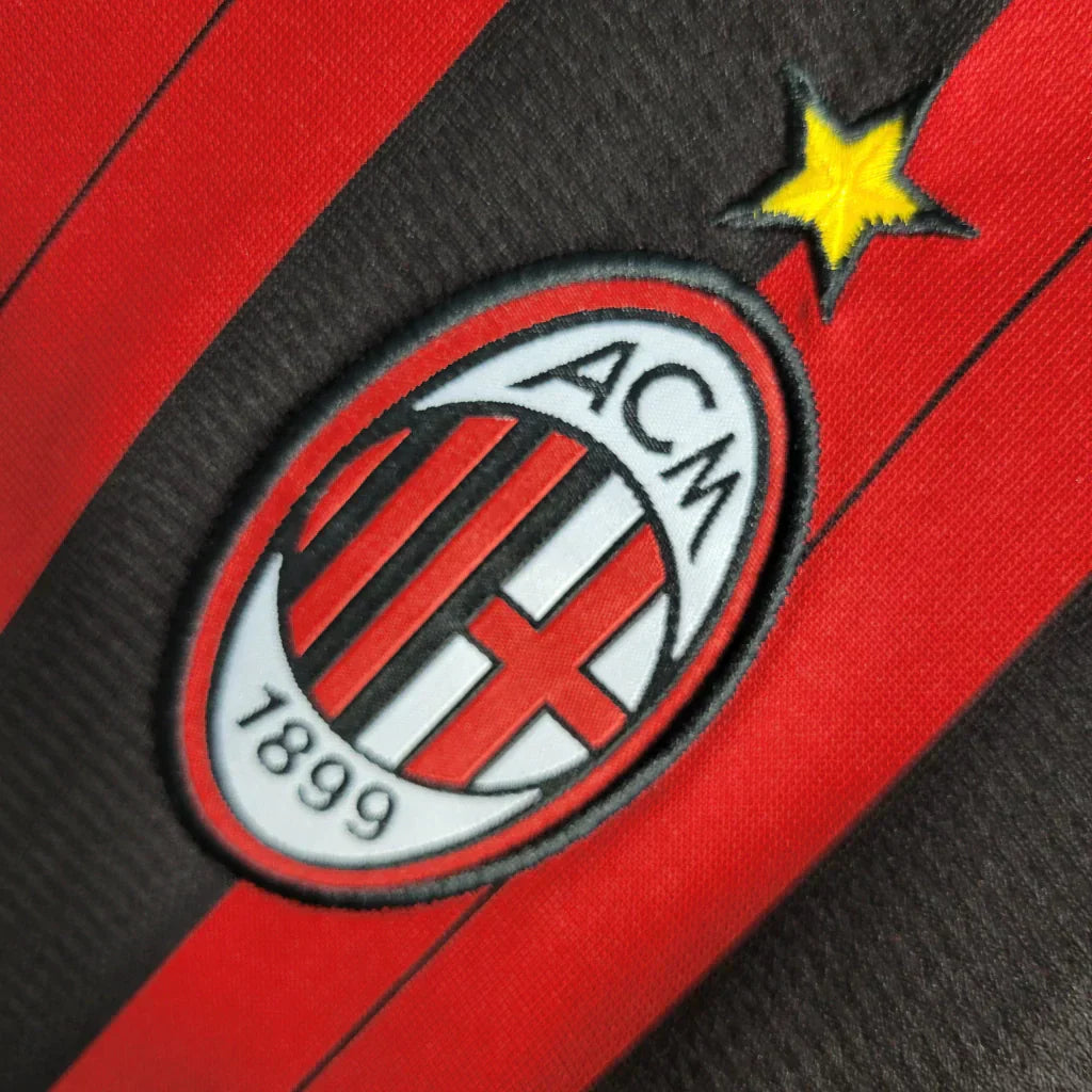 Camisa Retrô Milan I 2013/14 Manga Longa Vermelho e Preto