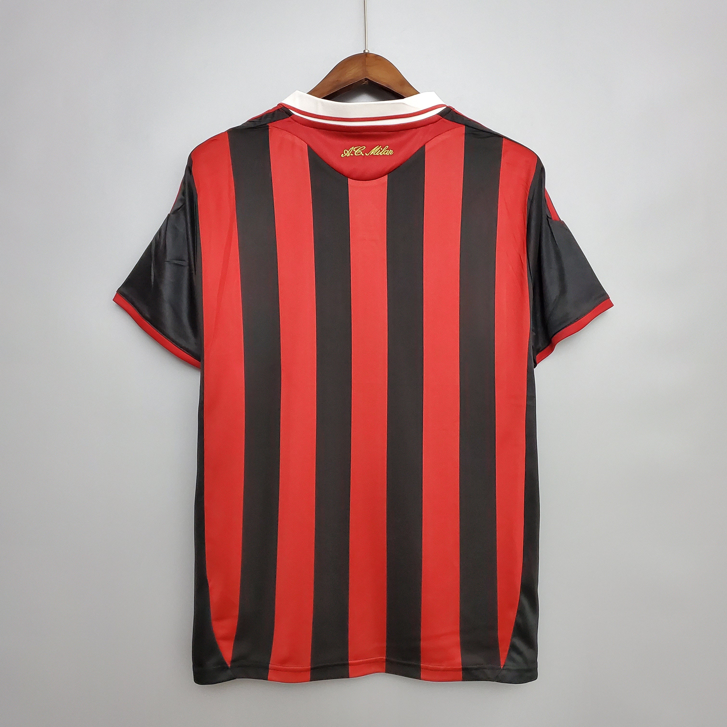 Camisa Retrô Milan I 2009/10 Vermelho e Preto