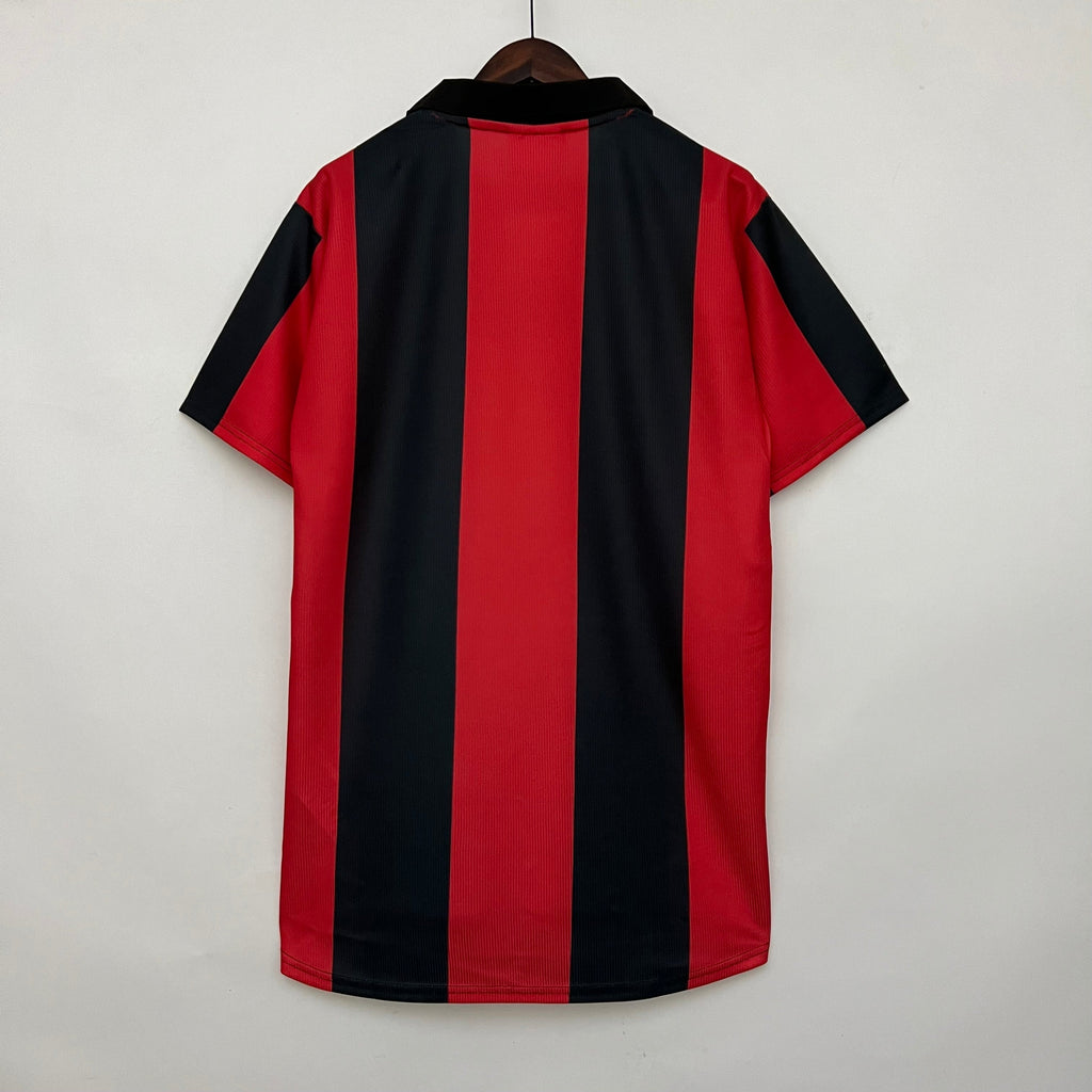 Camisa Retrô Eintratch Frankfurt 1999/00 Vermelho e Preto