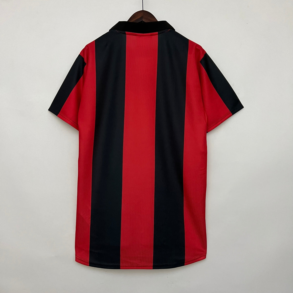 Camisa Retrô Eintratch Frankfurt 1999/00 Vermelho e Preto