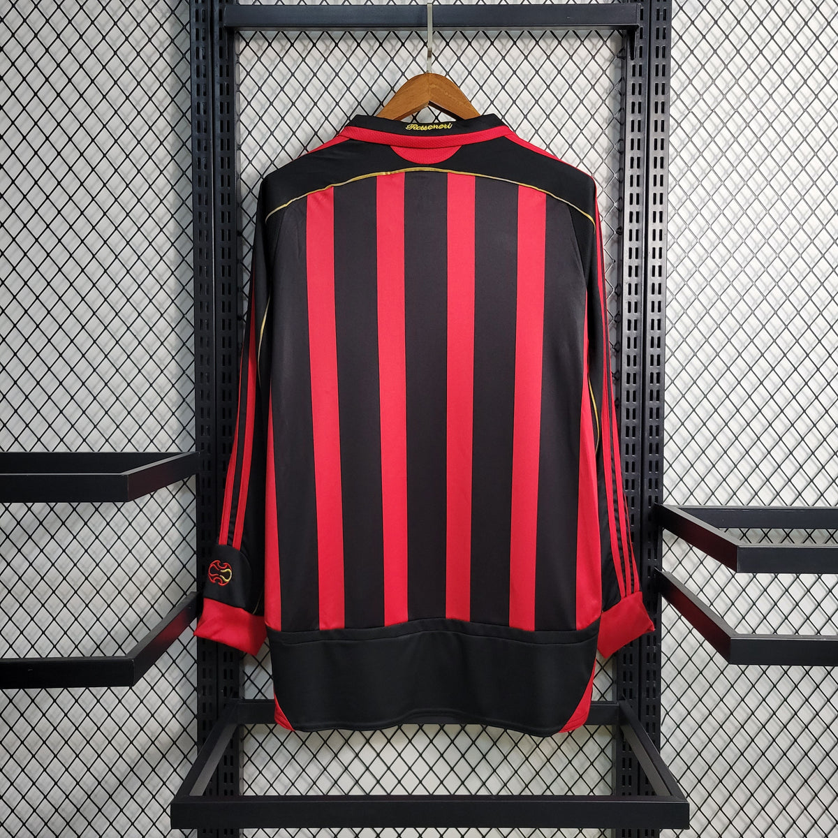 Camisa Retrô Milan I Home 2006/07 Masculino Manga Longa Vermelho e Preto