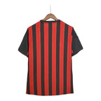 Camisa Retrô Milan I Home 2013/14 Masculino Vermelho e Preto